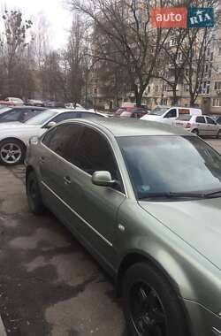 Седан Volkswagen Passat 2003 в Киеве