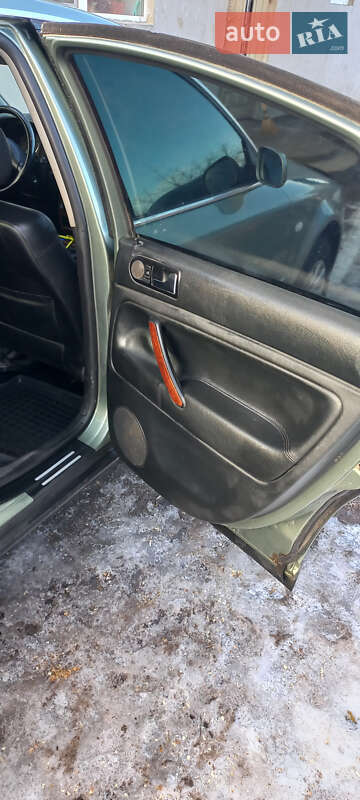 Седан Volkswagen Passat 2002 в Хмельнике