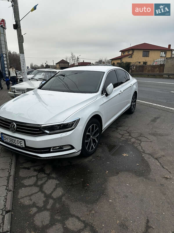 Седан Volkswagen Passat 2016 в Одессе