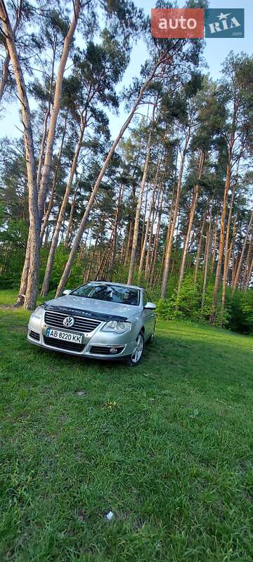 Універсал Volkswagen Passat 2005 в Житомирі