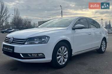 Седан Volkswagen Passat 2012 в Миколаєві