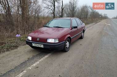 Седан Volkswagen Passat 1990 в Солоному