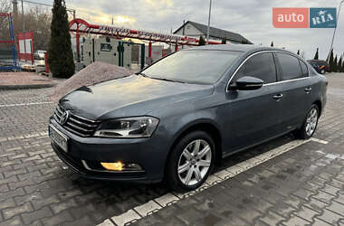 Седан Volkswagen Passat 2013 в Виннице