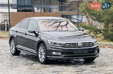 Седан Volkswagen Passat 2018 в Киеве