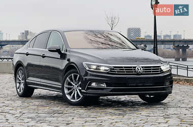 Седан Volkswagen Passat 2018 в Киеве