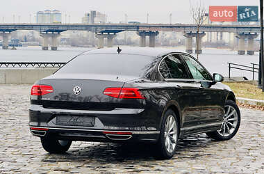 Седан Volkswagen Passat 2018 в Киеве