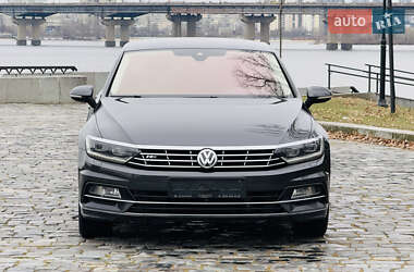 Седан Volkswagen Passat 2018 в Киеве