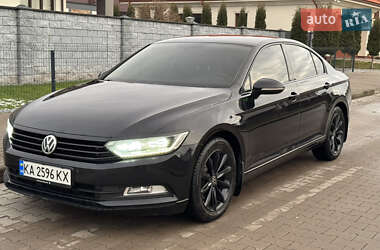 Седан Volkswagen Passat 2014 в Ровно