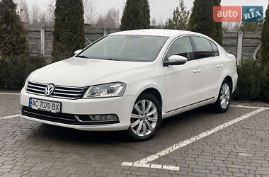 Седан Volkswagen Passat 2013 в Олевську