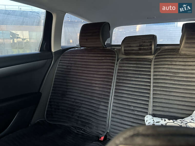 Универсал Volkswagen Passat 2011 в Киеве