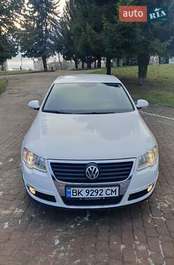 Седан Volkswagen Passat 2009 в Рівному