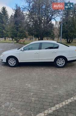 Седан Volkswagen Passat 2009 в Рівному