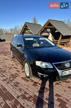 Універсал Volkswagen Passat 2008 в Сарнах