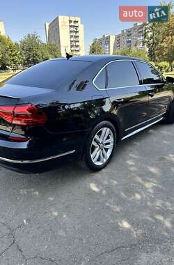 Седан Volkswagen Passat 2015 в Лозовой