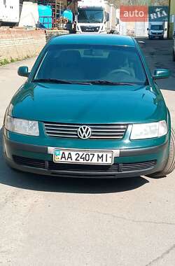 Седан Volkswagen Passat 1996 в Києві