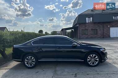 Седан Volkswagen Passat 2016 в Киеве