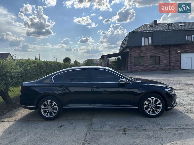 Седан Volkswagen Passat 2016 в Києві