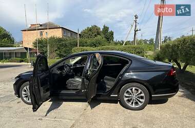 Седан Volkswagen Passat 2016 в Киеве