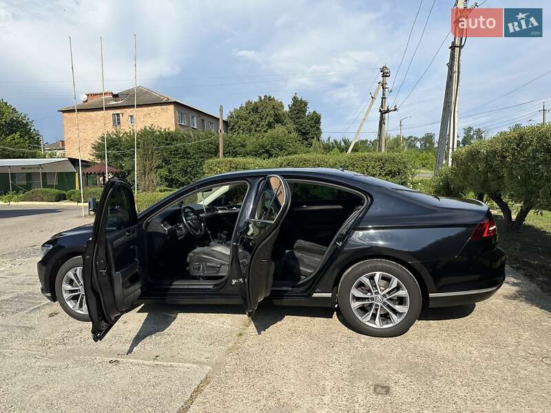 Седан Volkswagen Passat 2016 в Києві