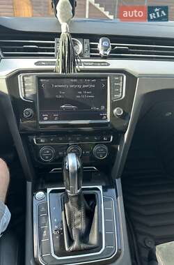 Седан Volkswagen Passat 2016 в Киеве