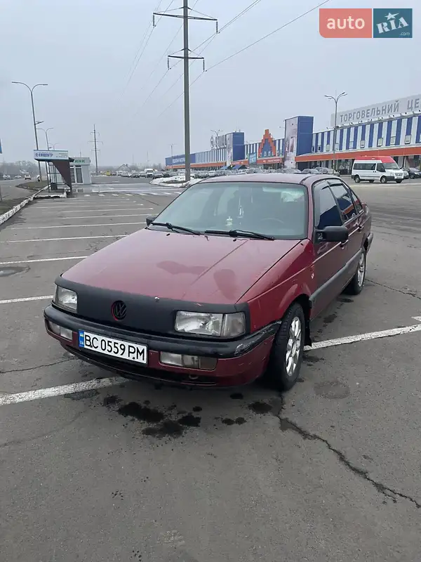 Седан Volkswagen Passat 1990 в 
