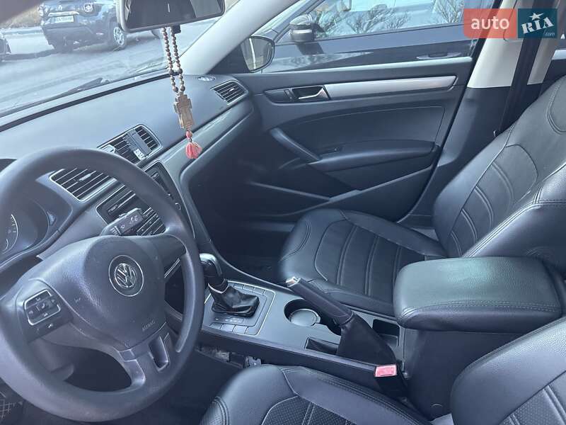 Седан Volkswagen Passat 2011 в Каневе