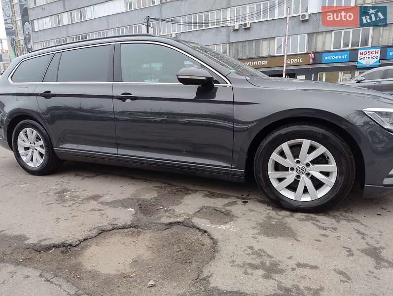 Универсал Volkswagen Passat 2019 в Киеве фото 15 Универсал Volkswagen Passat 2019 в Киеве