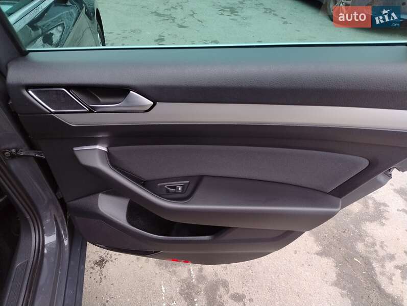 Универсал Volkswagen Passat 2019 в Киеве фото 17 Универсал Volkswagen Passat 2019 в Киеве