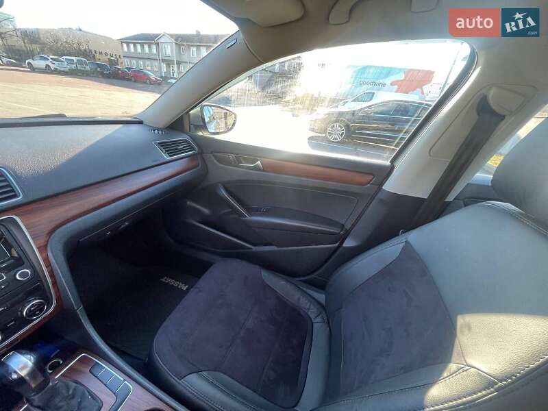 Седан Volkswagen Passat 2012 в Киеве