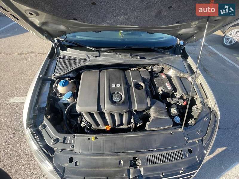 Седан Volkswagen Passat 2012 в Киеве