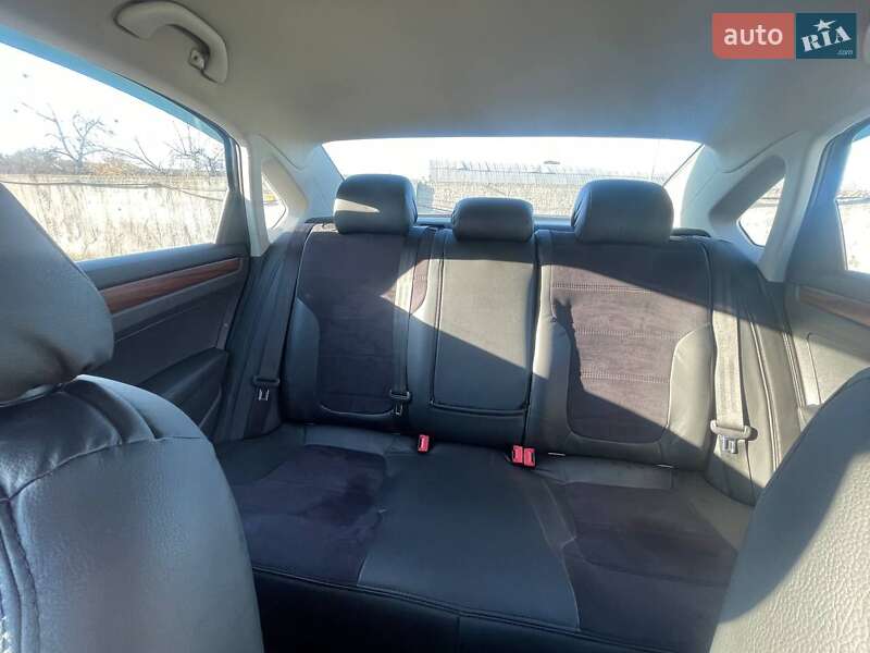 Седан Volkswagen Passat 2012 в Киеве