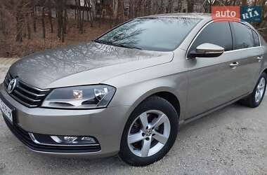 Седан Volkswagen Passat 2013 в Дніпрі