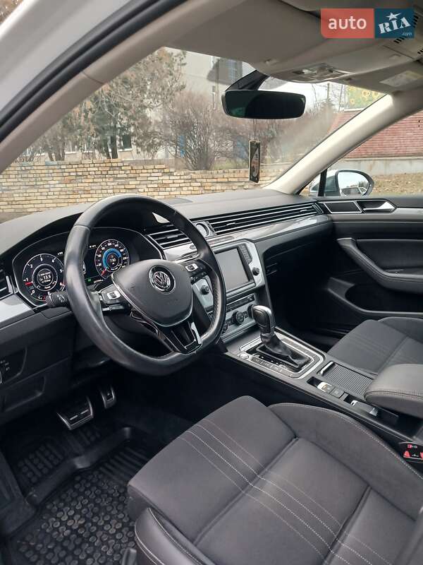 Універсал Volkswagen Passat 2016 в Дніпрі