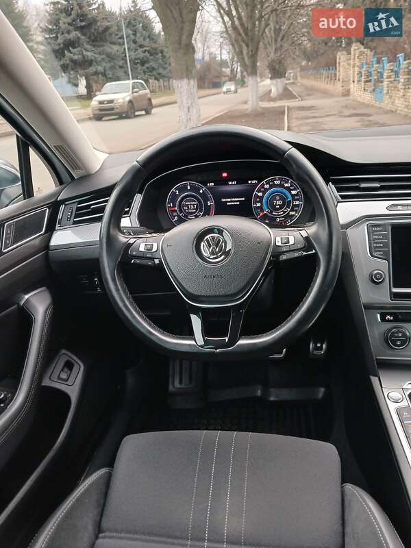 Універсал Volkswagen Passat 2016 в Дніпрі
