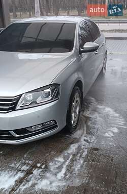 Седан Volkswagen Passat 2012 в Днепре