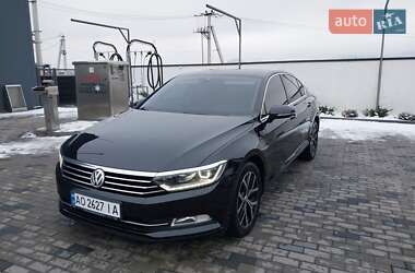 Седан Volkswagen Passat 2016 в Ужгороді