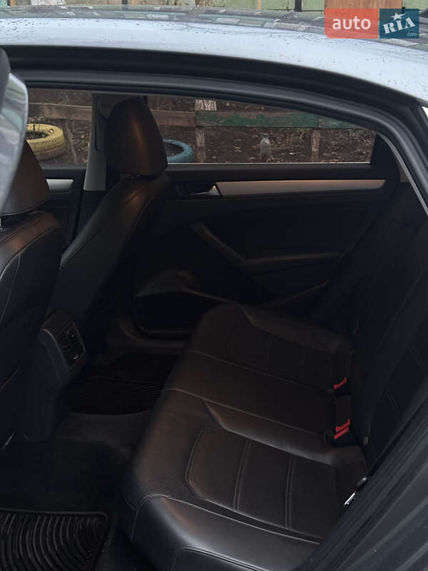 Седан Volkswagen Passat 2013 в Кривом Роге