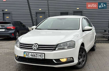 Седан Volkswagen Passat 2012 в Києві