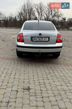 Седан Volkswagen Passat 2002 в Харкові