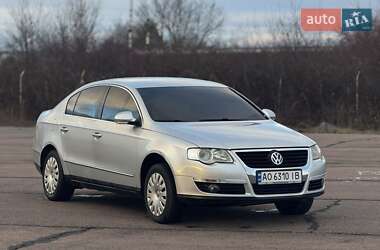 Седан Volkswagen Passat 2005 в Ужгороді