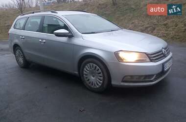 Універсал Volkswagen Passat 2011 в Острозі