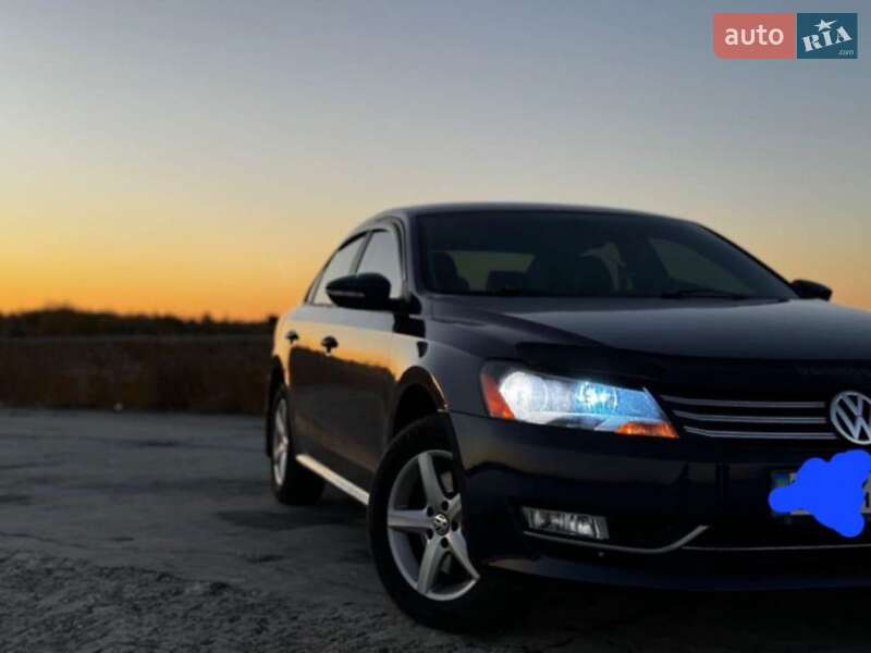 Седан Volkswagen Passat 2011 в Каневе