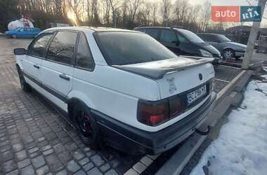 Седан Volkswagen Passat 1988 в Бібрці