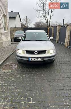 Седан Volkswagen Passat 1997 в Києві