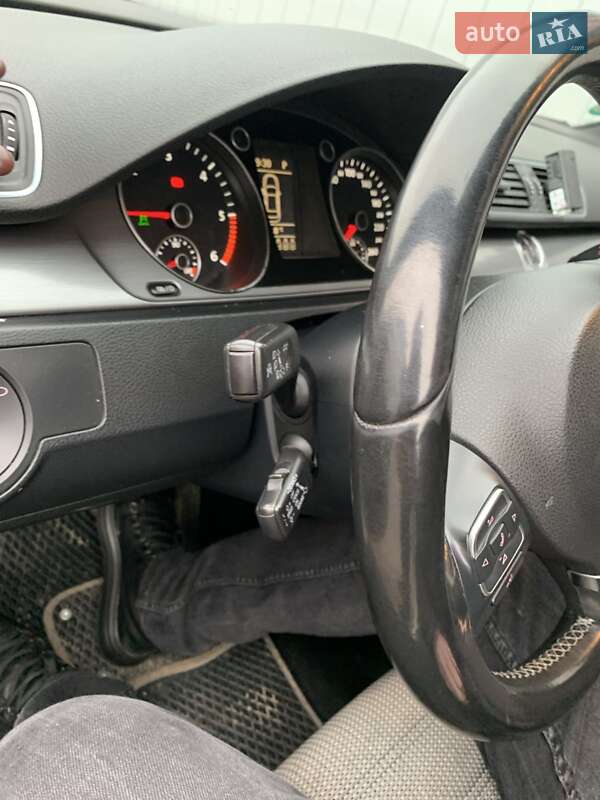 Седан Volkswagen Passat 2014 в Мукачевому