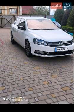 Седан Volkswagen Passat 2014 в Мукачевому