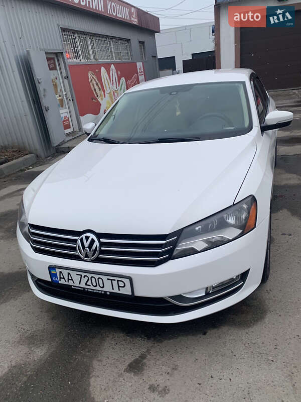 Седан Volkswagen Passat 2015 в Києві