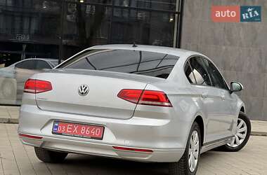 Седан Volkswagen Passat 2019 в Ужгороді