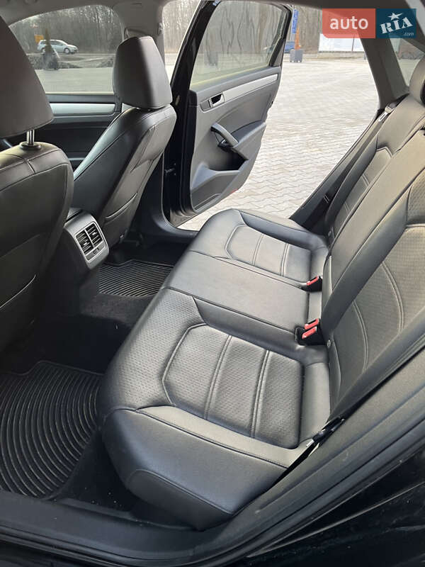 Седан Volkswagen Passat 2012 в Тернополі