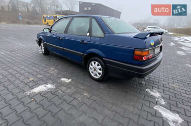 Седан Volkswagen Passat 1989 в Зборове